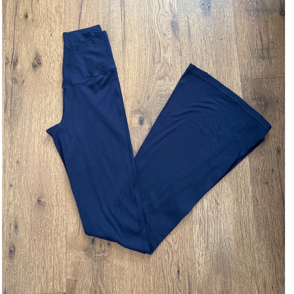 OFFLINE by Aerie Real Me High Rise Crossover Flare Leggings Navy Blue Small S/P - Picture 3 of 12
